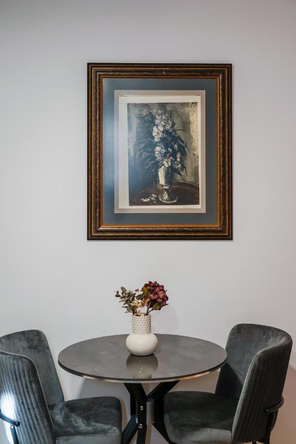 The Chic Retreat Apartment Bukares Bagian luar foto